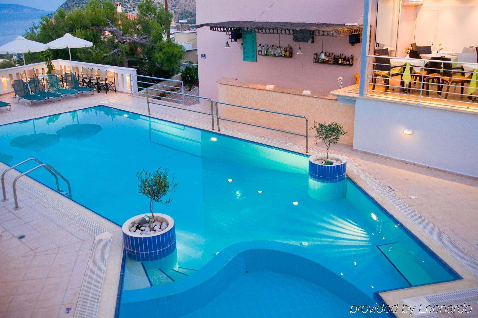 Amaryllis Hotel Apartments Толон Экстерьер фото