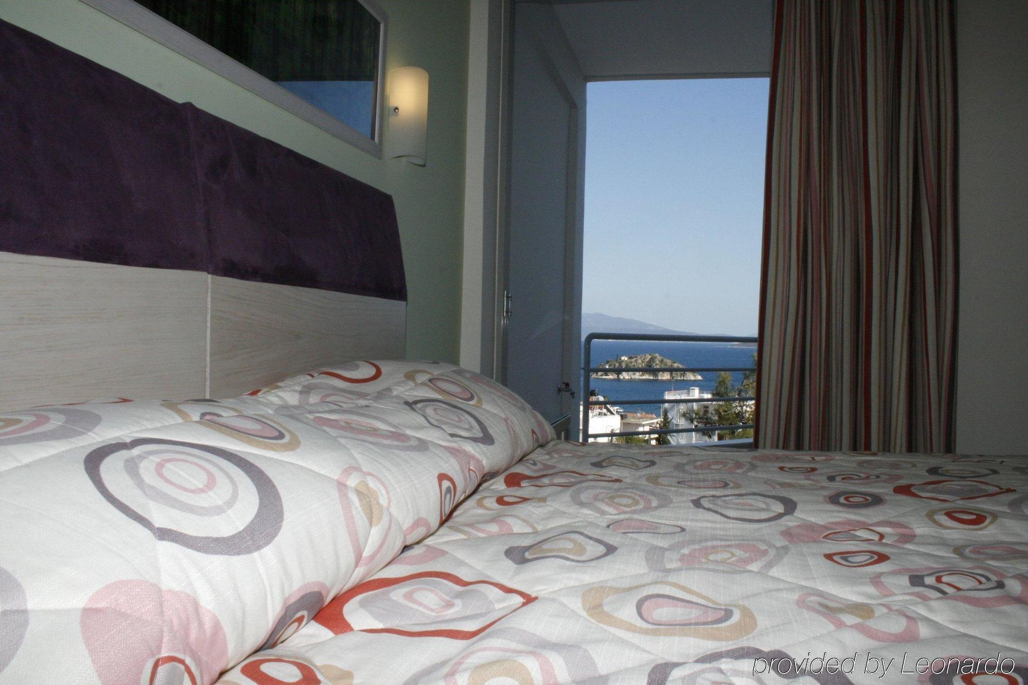Amaryllis Hotel Apartments Толон Экстерьер фото