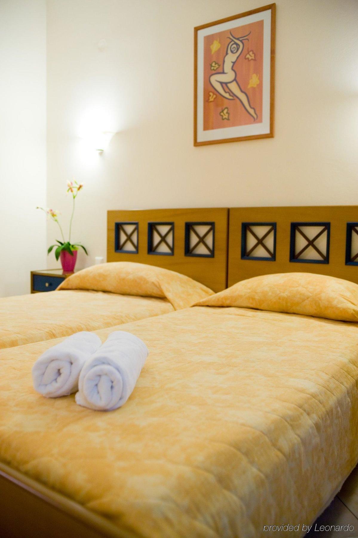 Amaryllis Hotel Apartments Толон Экстерьер фото