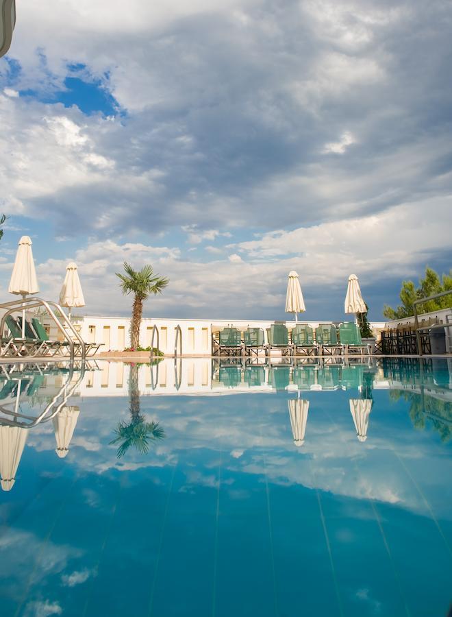 Amaryllis Hotel Apartments Толон Экстерьер фото