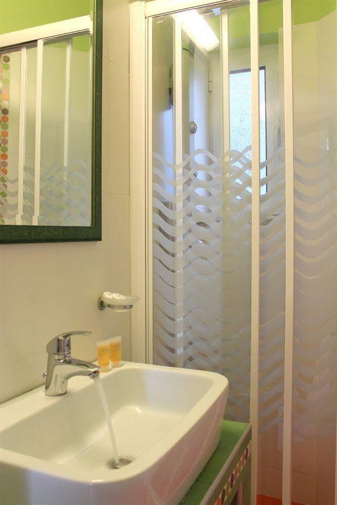 Amaryllis Hotel Apartments Толон Экстерьер фото