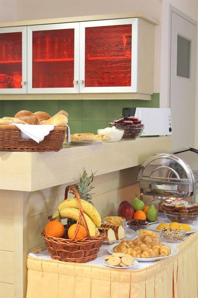 Amaryllis Hotel Apartments Толон Экстерьер фото