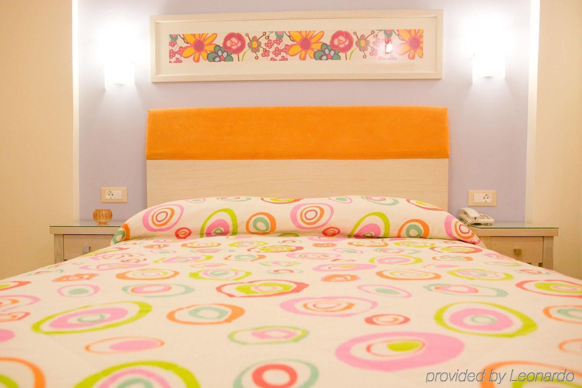 Amaryllis Hotel Apartments Толон Экстерьер фото