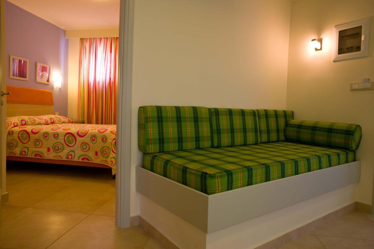 Amaryllis Hotel Apartments Толон Экстерьер фото