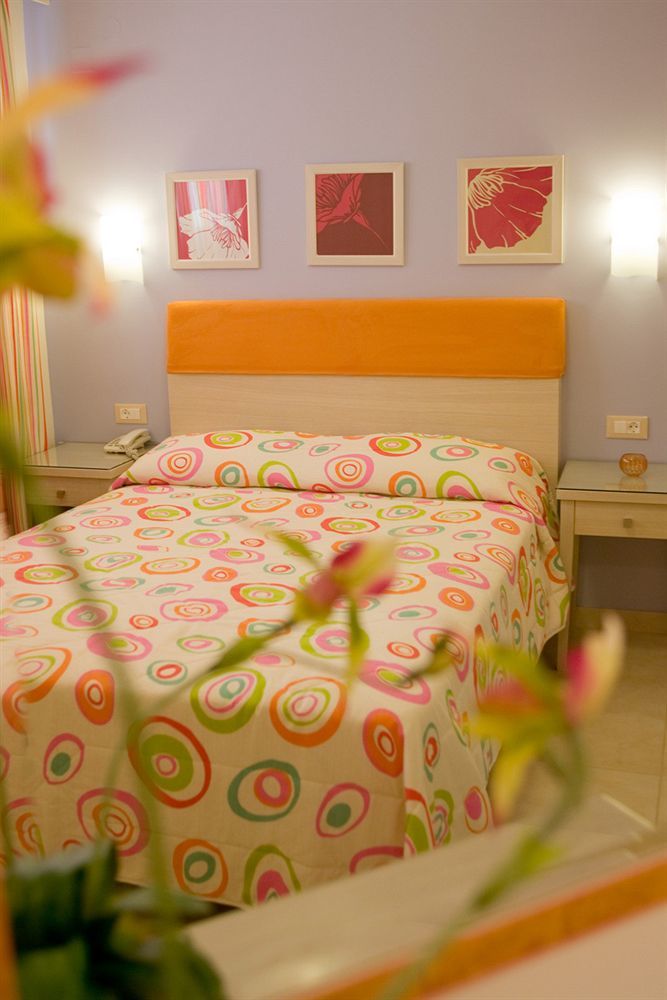 Amaryllis Hotel Apartments Толон Экстерьер фото