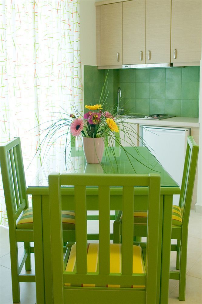 Amaryllis Hotel Apartments Толон Экстерьер фото