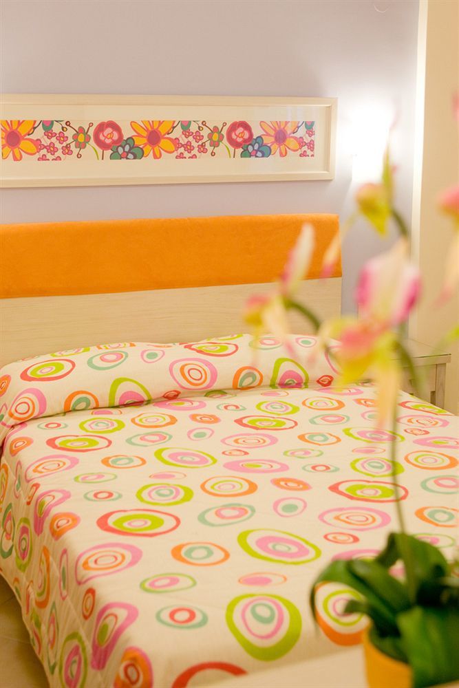 Amaryllis Hotel Apartments Толон Экстерьер фото