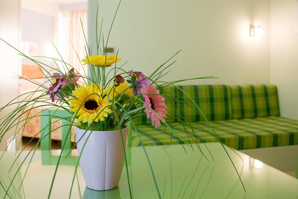 Amaryllis Hotel Apartments Толон Экстерьер фото