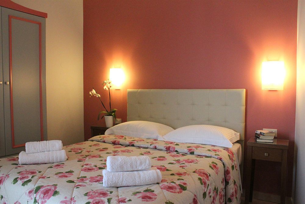 Amaryllis Hotel Apartments Толон Экстерьер фото