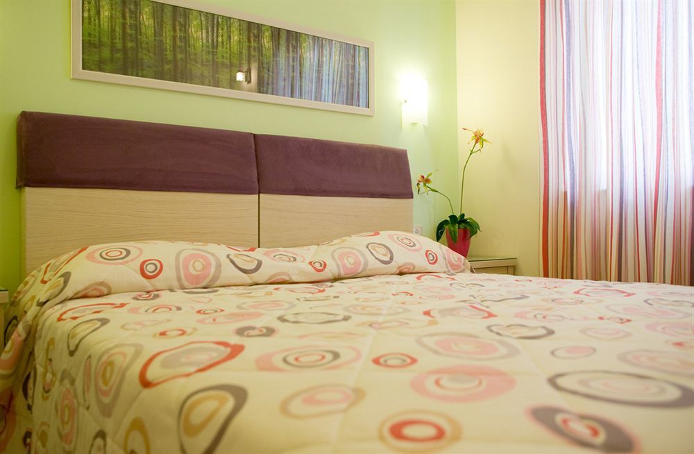Amaryllis Hotel Apartments Толон Экстерьер фото